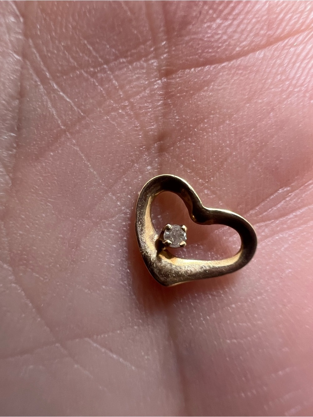 14k Heart-Shaped Gold Pendant with Diamond
